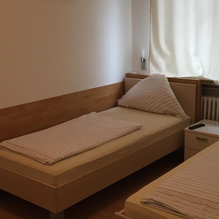 ホテル セントラル ノイ・イーゼンブルク 部屋 写真